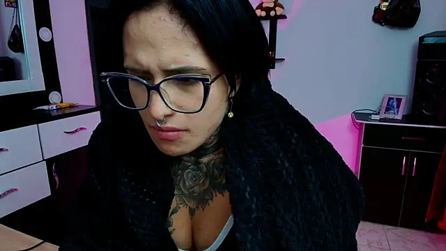 TinnaDawsom online show from January 22, 2025, 5:16 am