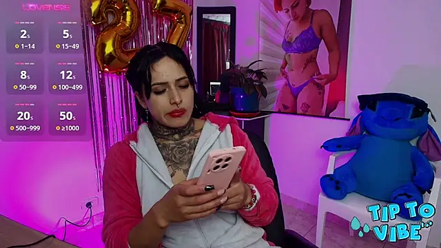 TinnaDawsom online show from March 7, 2025, 1:09 am