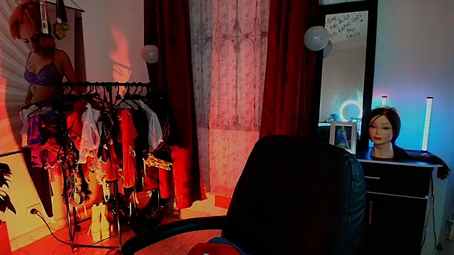 TinnaDawsom online show from November 28, 2025, 12:13 am