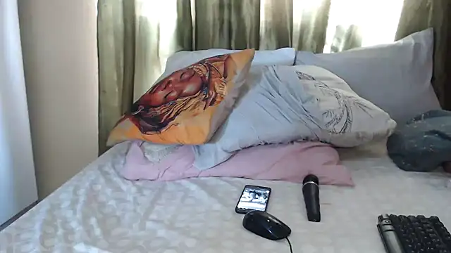 Foxybrownxx1 online show from December 15, 2025, 2:10 pm