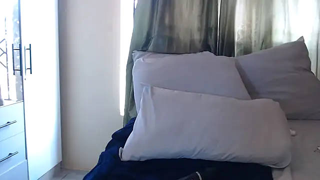 Foxybrownxx1 online show from February 1, 2026, 6:45 am