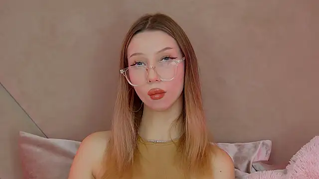 MaliaLandre online show from October 17, 2025, 4:31 pm