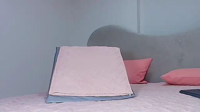 Snapshot of kira_mz chatting on November 15, 2025, 12:02 pm kira mz online show from November 15, 2025, 12:02 pm