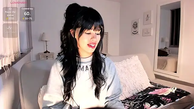 HannaKim online show from December 10, 2024, 11:08 pm