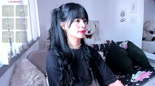 HannaKim online show from December 14, 2024, 3:04 pm