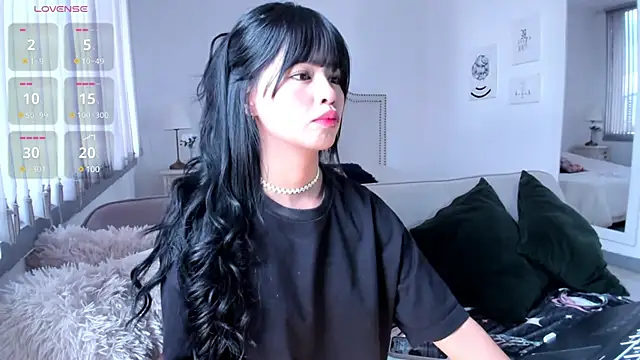 HannaKim online show from December 18, 2024, 2:38 pm