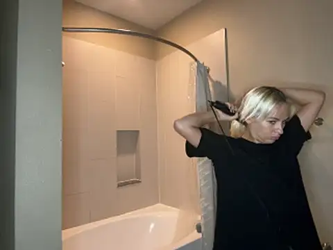 girlfriendmissy online show from November 10, 2025, 9:03 pm