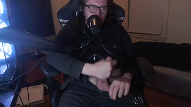 chicostick413 online show from September 23, 2025, 4:15 am