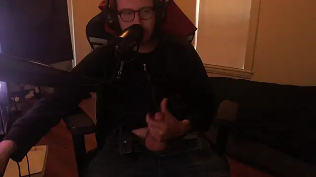 chicostick413 online show from October 5, 2025, 7:34 pm