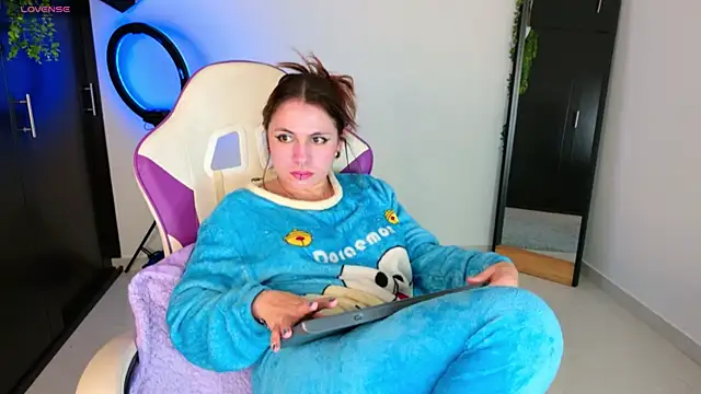 GilaKat online show from October 13, 2025, 5:51 am