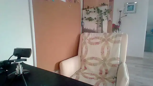 Snapshot of ReifeVenna chatting on December 19, 2024, 12:34 pm ReifeVenna online show from December 19, 2024, 12:34 pm