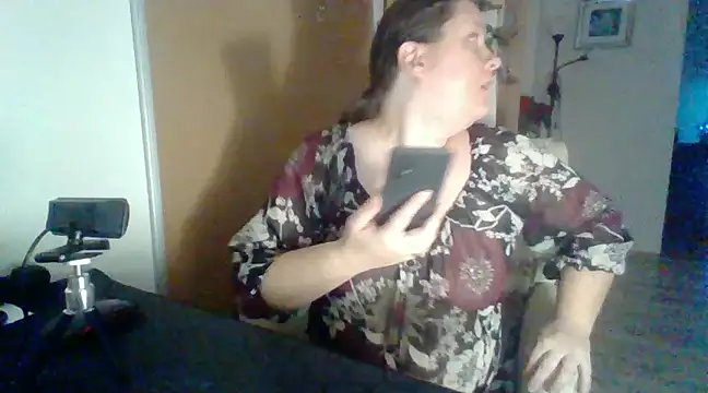 Snapshot of ReifeVenna chatting on December 19, 2024, 3:41 pm ReifeVenna online show from December 19, 2024, 3:41 pm