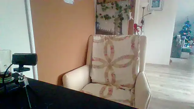 Snapshot of ReifeVenna chatting on December 27, 2024, 11:50 am ReifeVenna online show from December 27, 2024, 11:50 am