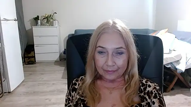 sofia xkiss online show from January 27, 2025, 2:46 pm