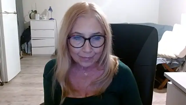 sofia xkiss online show from February 25, 2025, 5:58 pm