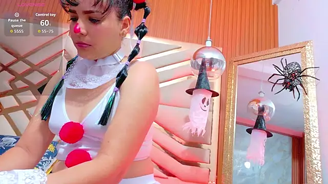 Sluttyandmature online show from October 23, 2025, 1:21 pm