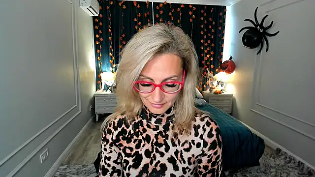 MuseOfStage online show from October 12, 2025, 11:31 am