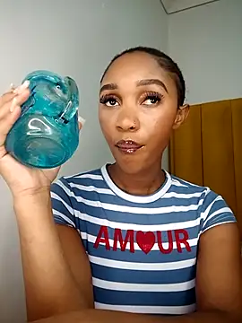 Snapshot of Shria107 chatting on September 20, 2025, 12:11 am Shria107 online show from September 20, 2025, 12:11 am