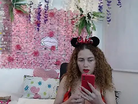 Snapshot of BLONDE_SEXYHOT chatting on January 17, 2025, 1:47 am BLONDE SEXYHOT online show from January 17, 2025, 1:47 am