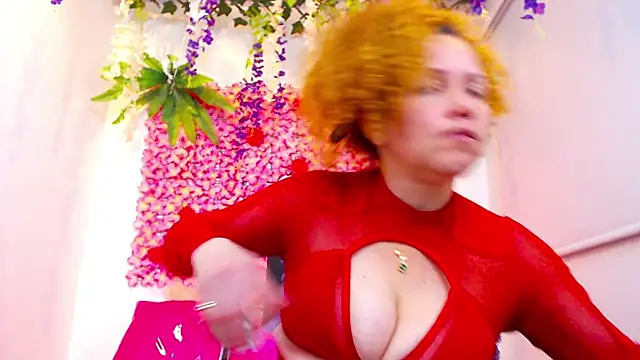 BLONDE SEXYHOT online show from November 15, 2025, 1:03 am