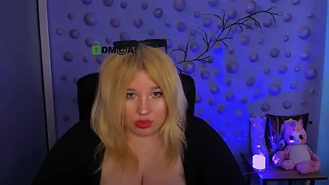 juli kisss online show from May 14, 2026, 3:08 pm