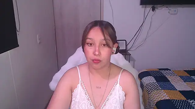 Skarlet Adams28 online show from October 27, 2025, 9:30 pm