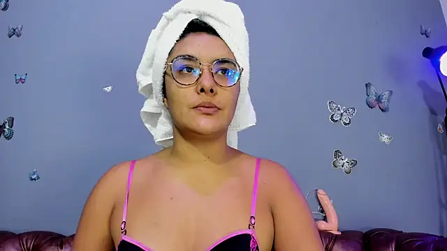 Kaira mosse online show from November 22, 2025, 10:47 am