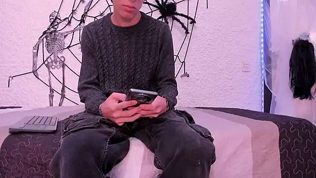 Snapshot of alexandersawyer chatting on October 21, 2025, 4:35 am alexandersawyer online show from October 21, 2025, 4:35 am