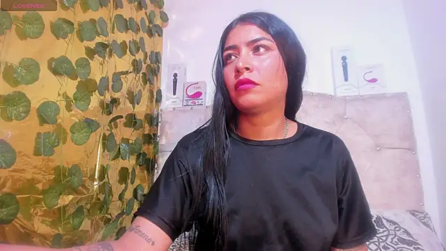 cristalconnorr online show from November 8, 2025, 5:01 pm