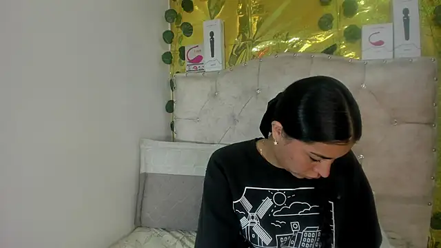 Snapshot of cristalconnorr chatting on May 14, 2026, 2:46 pm cristalconnorr online show from May 14, 2026, 2:46 pm