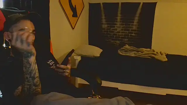 XMeF10 online show from March 13, 2025, 6:12 pm