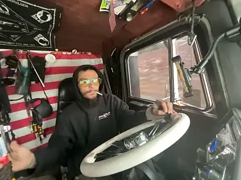 XMeF10 online show from December 4, 2025, 2:48 pm