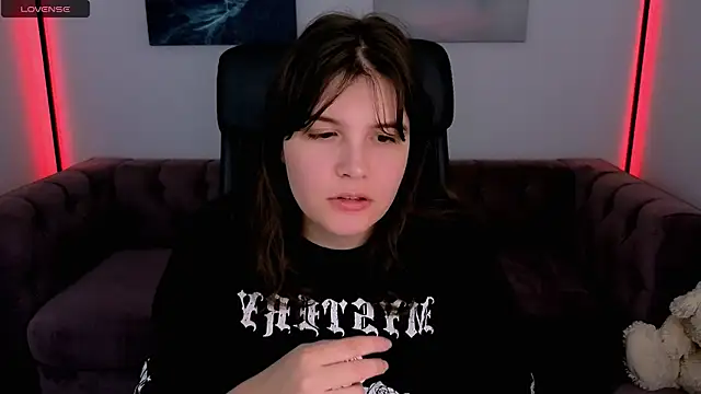 Ruyjin Choi online show from October 19, 2025, 10:38 am