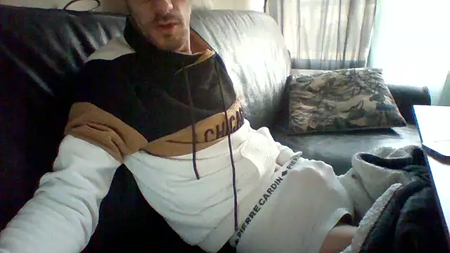 passif520 online show from March 9, 2025, 9:02 am