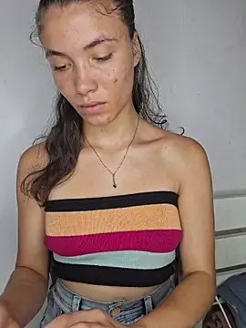 HelenHoltz online show from December 3, 2025, 1:42 pm