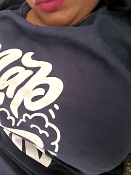 Snapshot of zofikhan chatting on November 19, 2025, 5:40 am zofikhan online show from November 19, 2025, 5:40 am