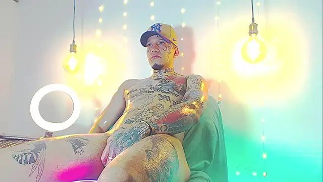 Snapshot of daimond_hope666 chatting on February 9, 2025, 3:32 am daimond hope666 online show from February 9, 2025, 3:32 am