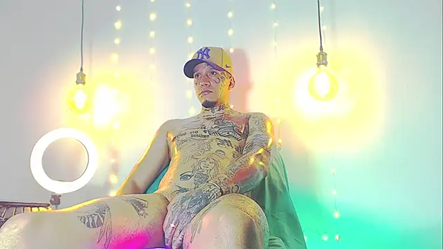 Snapshot of daimond_hope666 chatting on February 9, 2025, 6:33 am daimond hope666 online show from February 9, 2025, 6:33 am