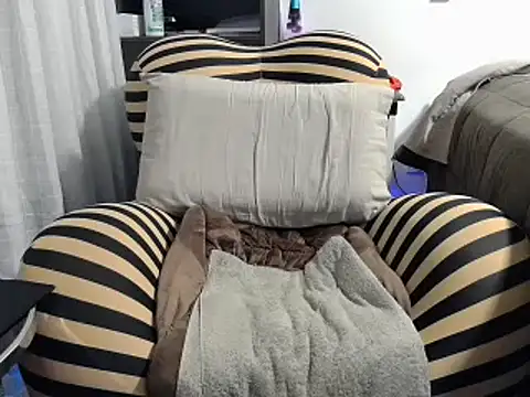 ChunkyMonkey007 online show from December 4, 2024, 2:04 pm