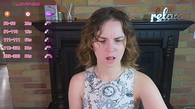 Snapshot of Ellie_Sunset chatting on July 16, 2026, 9:04 am Ellie Sunset online show from July 16, 2026, 9:04 am