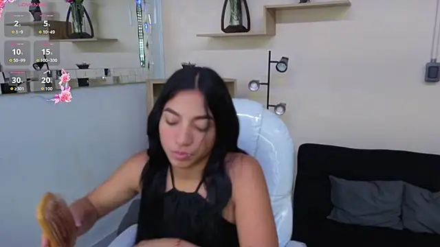 Saray reyes online show from November 3, 2025, 12:17 pm