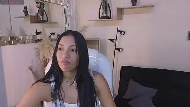 Saray reyes online show from November 10, 2025, 7:24 pm