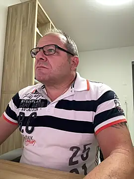 coupleLatinaLovers online show from October 16, 2025, 5:19 am