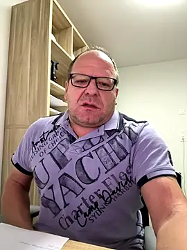 coupleLatinaLovers online show from October 22, 2025, 4:57 am