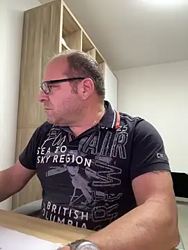 coupleLatinaLovers online show from October 23, 2025, 4:56 am