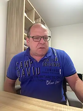 coupleLatinaLovers online show from April 16, 2026, 5:08 am