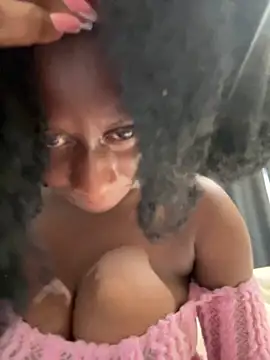 Roxiexx online show from February 25, 2026, 1:43 pm