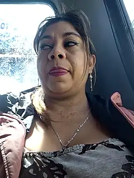 Laura-Hernandez online show from November 11, 2025, 3:23 pm