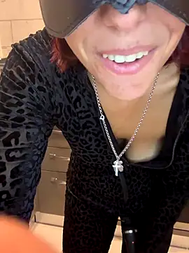 Snapshot of Porcella96 chatting on October 17, 2025, 7:00 am Porcella96 online show from October 17, 2025, 7:00 am