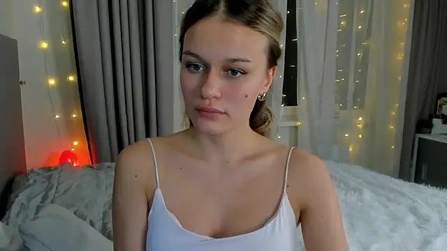 BritneyRoot online show from December 5, 2024, 8:44 pm